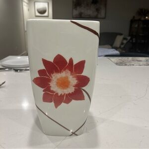 Floral White & Red Vase Pereira Vase vintage. Made in Portugal midcentury mod